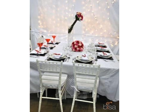 Montaje blanco con rojo