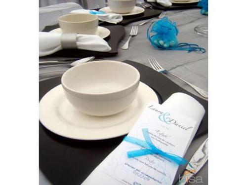 Montaje con organza color plata y detalles azules