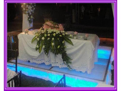 Mesa de novios y templete