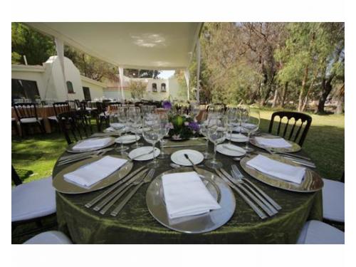 Montaje versalles con mantelería fina