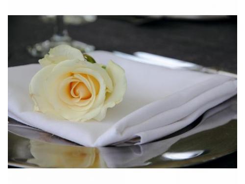 Detalles florales en mesas