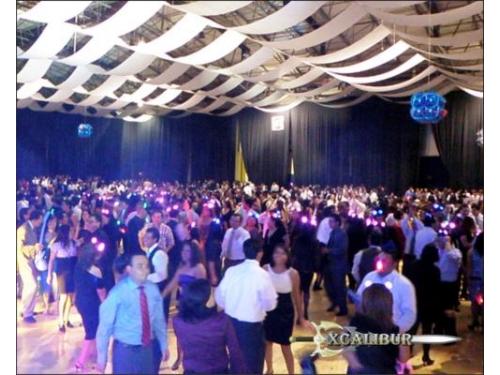 Tus invitados bailando