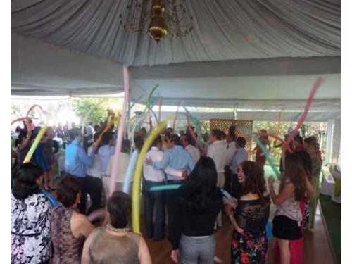 Los invitados no pararan de bailar