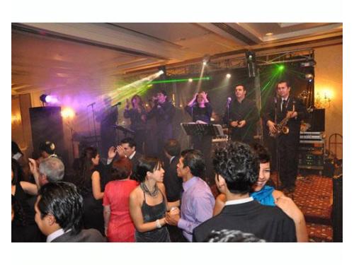 Disfruta de su gran repertorio musical