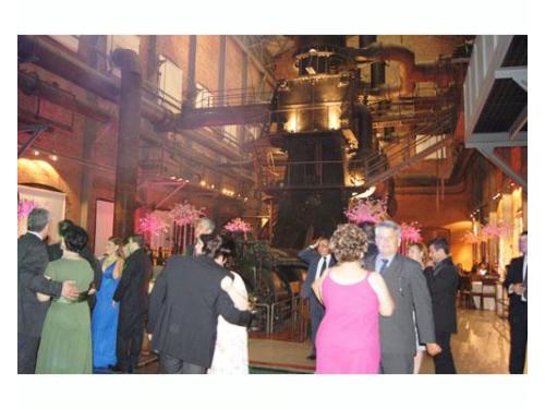 Tus invitados bailando