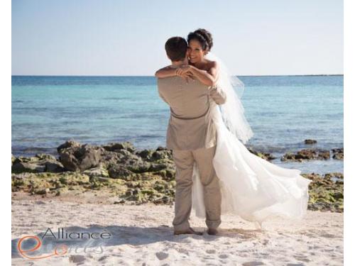 Novios en la playa