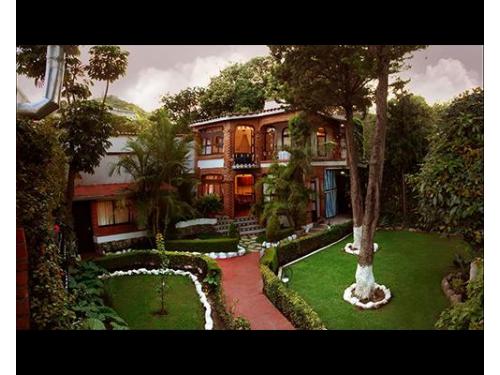 Caminos verdes hacia las habitaciones