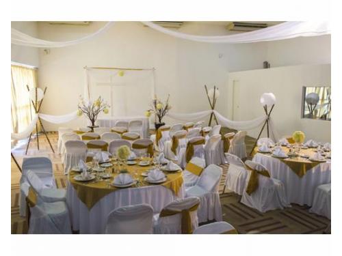 Montaje para ceremonia en el salón