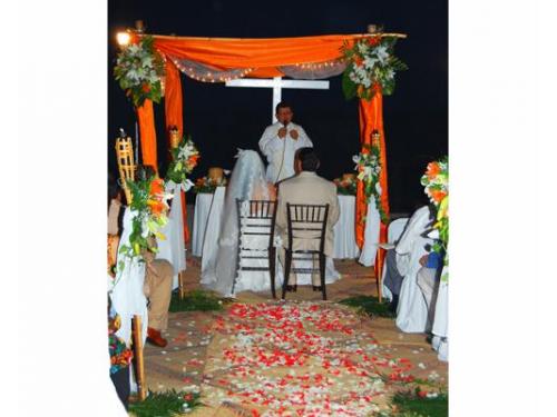 Ceremonia religiosa en la playa