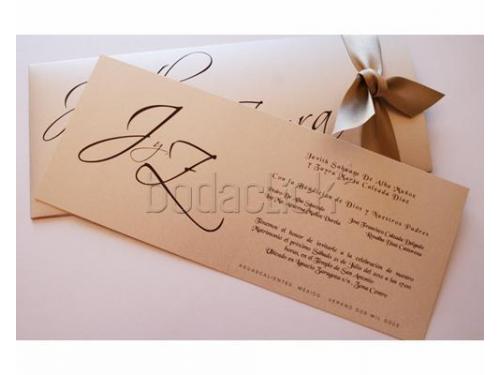 Sencillas invitaciones con colores discretos