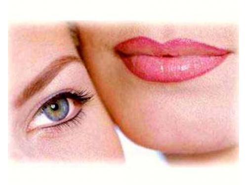 Delineado permanente en párpado, labios y cejas