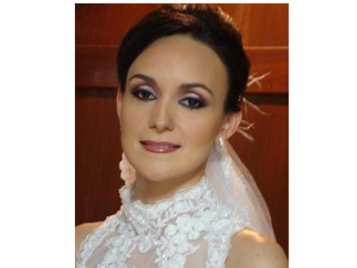 Novia feliz de su arreglo