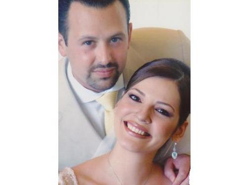 Novia feliz con su arreglo