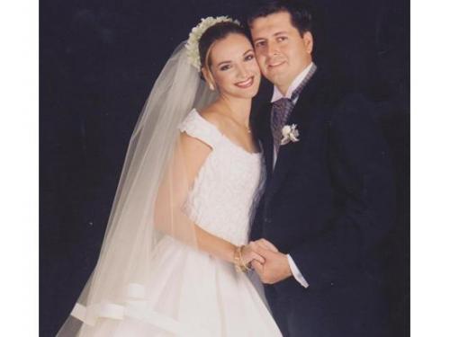 Peinado y maquillaje para retratar a los novia con novio