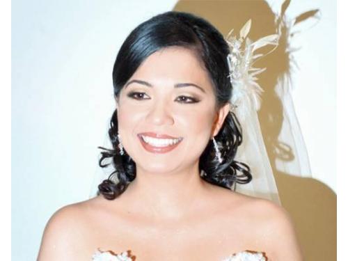 Novia con tocado y velo