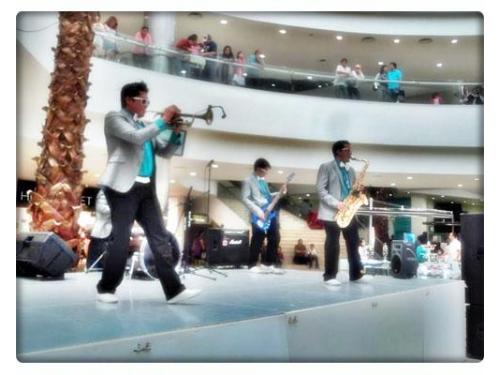 Covers funk band tocando