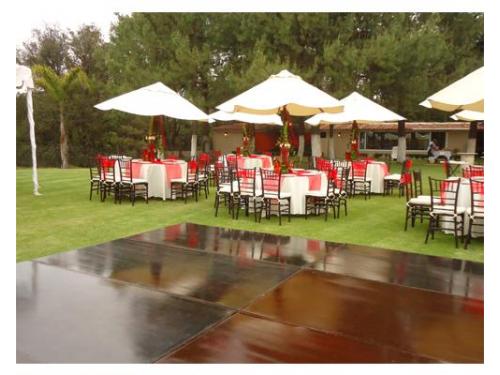 Montaje con  pista de baile de madera