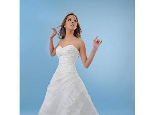 Vestido de novia con pliegues