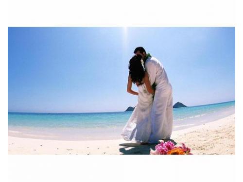Novios en la playa