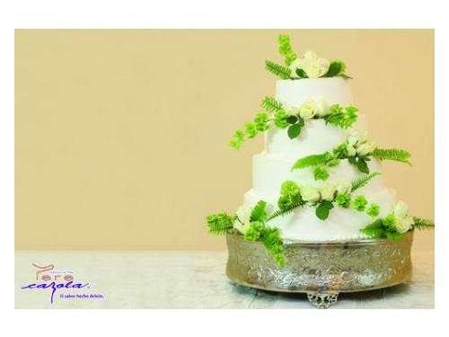 Pastel con detalles naturales