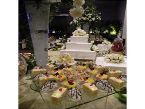 Barra de postres para acompañar tu pastel