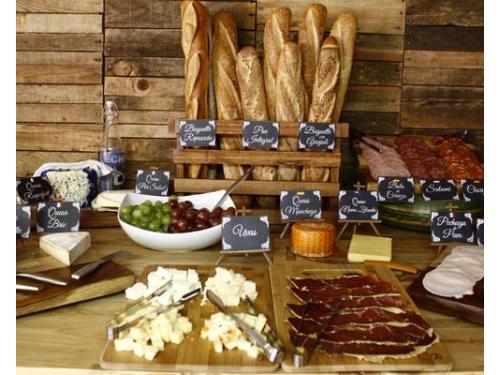 Mesa de carnes frías y quesos