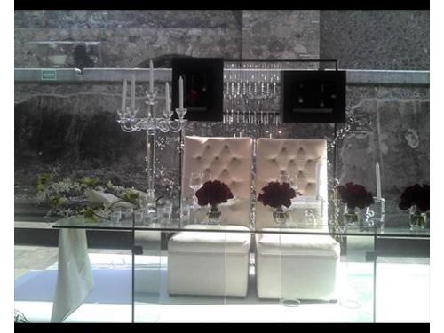 Sillones y mesa principal de cristal