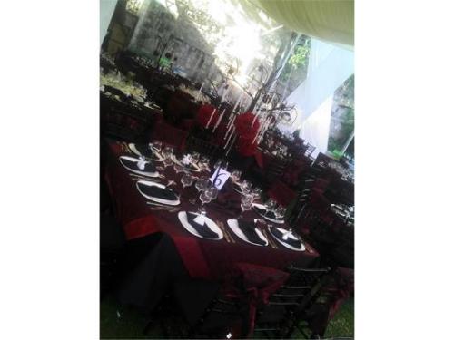 Montaje negro y rojo