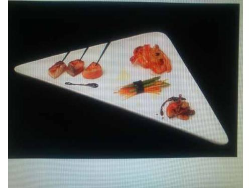 Plato en triángulo