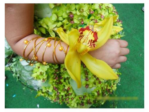 Corsage con orquídea amarilla
