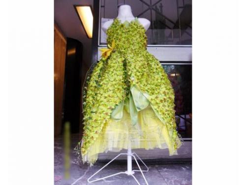 Original vestido con flores