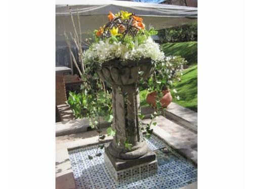 Fuente con flores