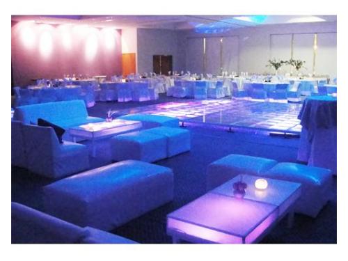 Salas lounge para los invitados de la boda