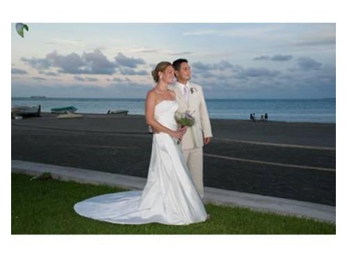 Disfrutando del atarceder despúes de la boda