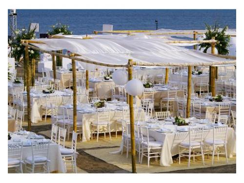 Mesas decoradas en color blanco