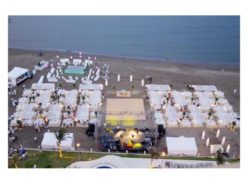 Instalación de todo el mobiliario para la boda