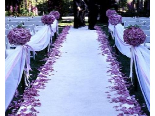 Camino con pétalos de seda