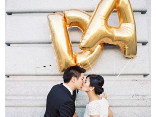Globos en forma de letras dorados