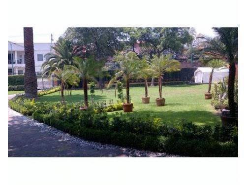 Disfruta de sus amplios jardines