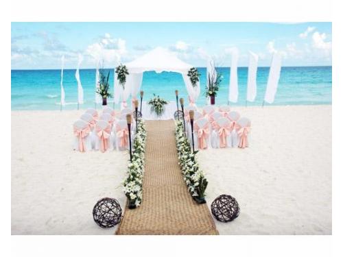 Decoración camino al altar