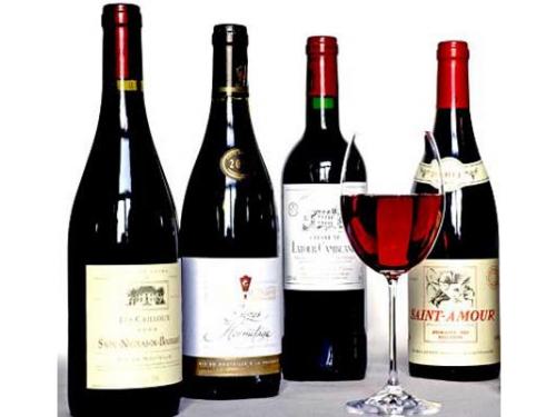 Diferentes vinos al gusto de los novios