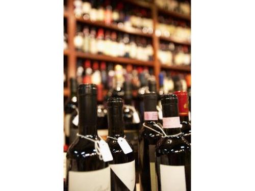 Gran variedad en vinos y licores importados de distintos paises