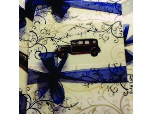 Invitación con auto clásico