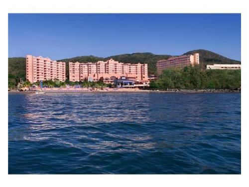Vista del hotel desde el mar