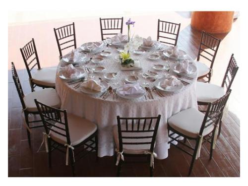 Montaje de mesas en boda