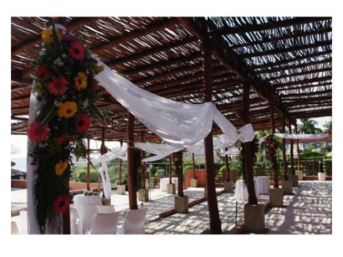 Boda bajo la sombra del bambú