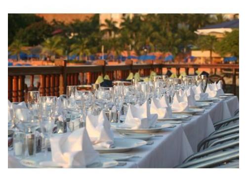 Montaje de bodas mesa larga