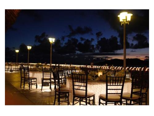 Montaje de bodas mesas iluminadas