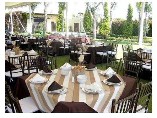 Elegante montaje para tu boda en el jardín