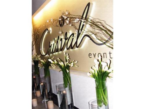 Decoración con flores y velas